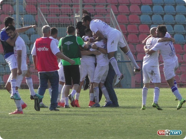 שחקני יפו חוגגים פלייאוף (שקד מורג)